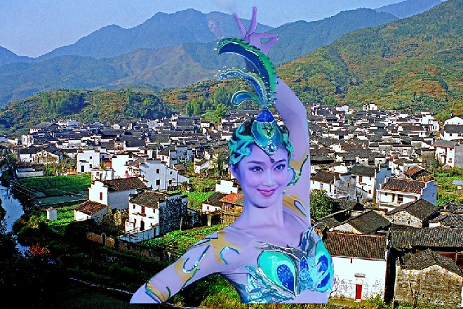 大汉是青龙会的打手，立刻掏出对讲机，汇报了这边的情况