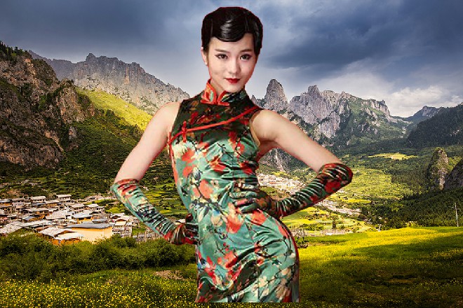 猴子踩着湖水，不断拳脚脚踢，把飞到身前的身影都给击碎