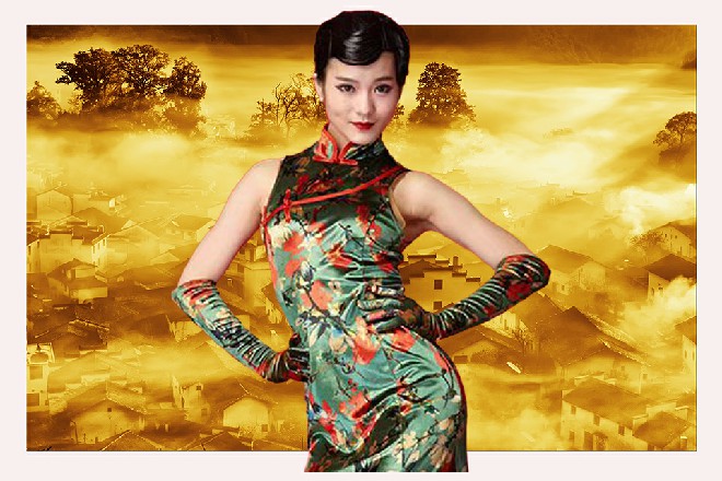 卧槽后备箱一直开着，隐约能看到一辆机车头悬挂在那里