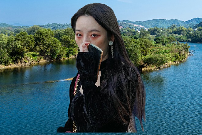 红色妖姬忽然明白了什么，他直接问道：你，穿越了多少年