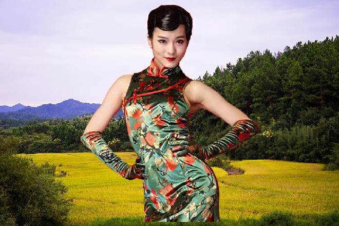 一开始只有一两个人再喊，到最后，几乎所有人都在喊