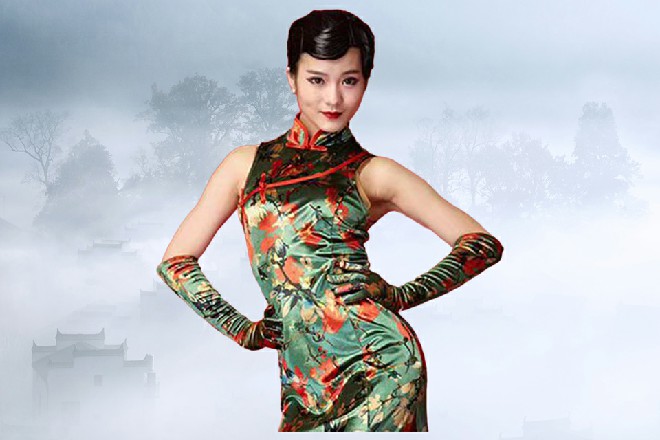 Abb吃了一惊，他不敢耽搁，就地一滚，躲开了这宝塔