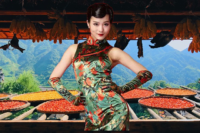 说着，她缓缓从水里站了起来，然后坐在了池子边上