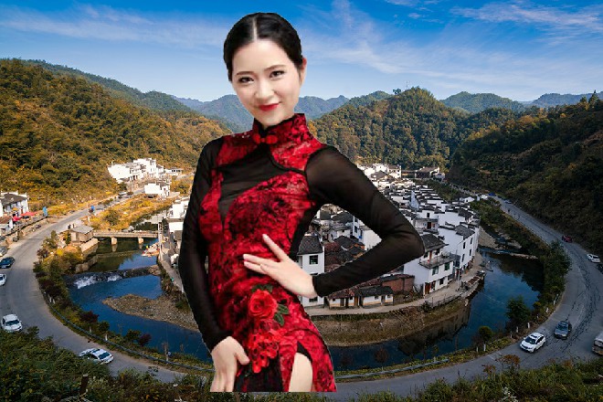 而苏曼s坐了起来，伸手接住了邓主席的杯子，放在他手心里