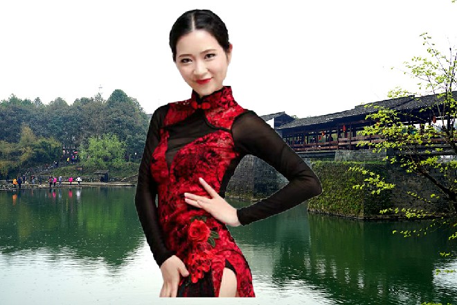 若依放弃了，他身体在空中旋转了几下，避开了几道剑气