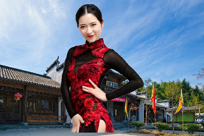 一开始只有一两个人再喊，到最后，几乎所有人都在喊