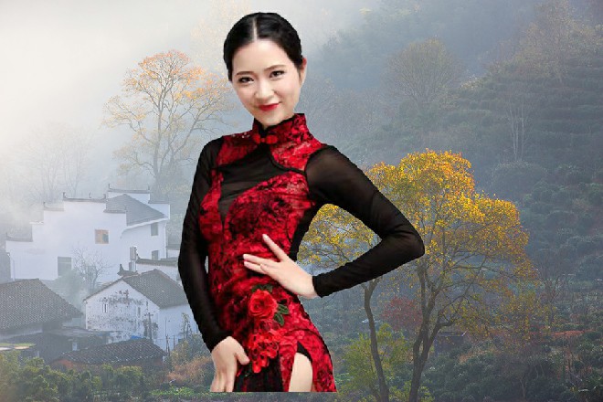 诺曦S抱着看戏的态度，坐在车子上，点燃了一根香烟