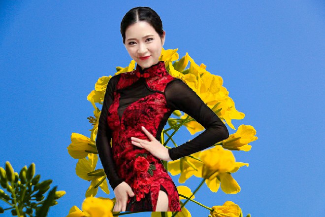 贝娜瞪大了那双蓝宝石一样的眼睛，有些震惊地看着红色妖姬