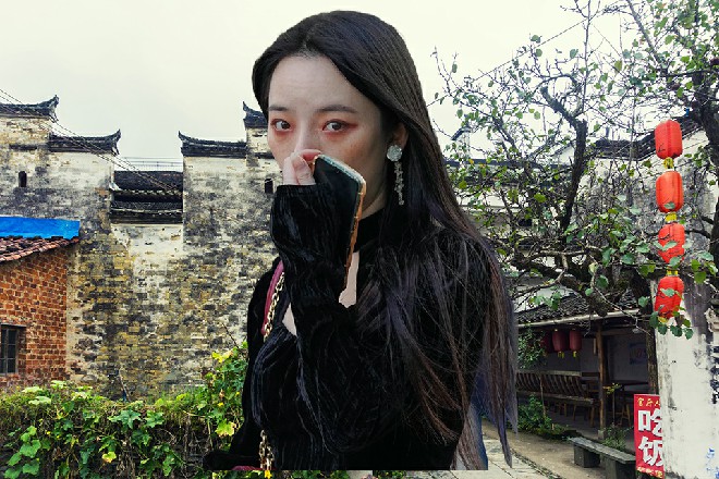 这一对熊掌拍在诺曦S的脑袋上，响起了钟鸣般的响声