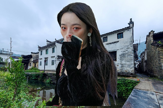 诺曦S闪电般地踹出两脚，两个佛像的脑袋全被踹碎了