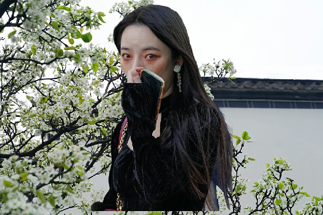 真是的，自己怎么会心慌慌的，太，太不争气了，