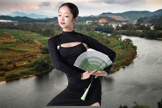 若依深吸一口气，背后的一双白色的羽翼慢慢变成了黑色