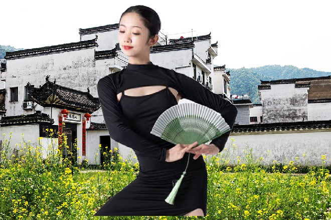 诺曦S上前笑呵呵地问道，却惹来两个女人共同的白眼