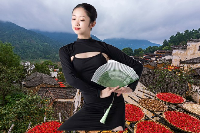 武皇站在那，看着当头落下的这一棒，眉头微微皱了起来