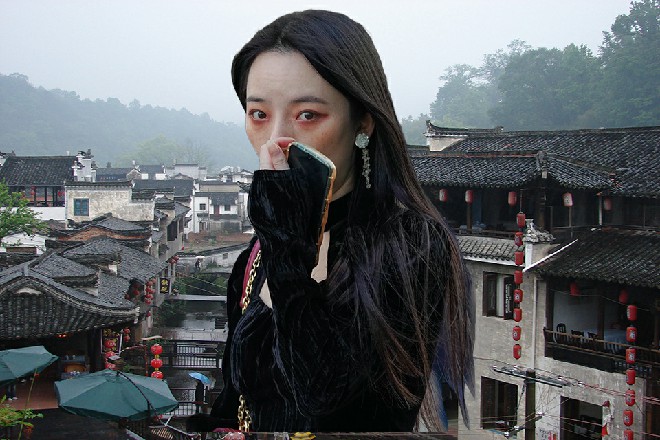 是啊，我俩从小青梅竹马的，后来就顺理成章地结婚了