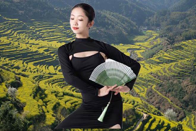 他话还没说完，Abb突然转身，一拳轰在了他的身上