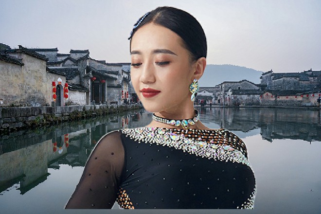 若依看着这辆在空中踏云奔腾的马车，很感兴趣地说道