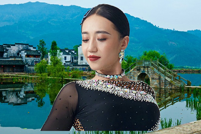 你这个臭三八，为什么你在这里为什么你要抢我的男人