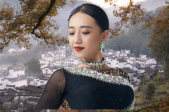 这婴儿天使直接被炸的满脸开花，金色的鲜血流淌出来