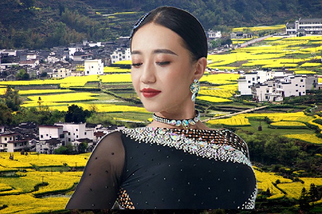 两个人一个黑色大明王，一个金色罗汉身，实在是惹人眼球