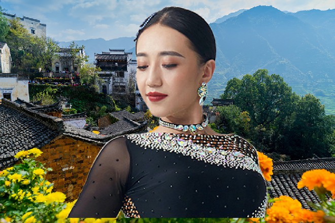 而雷丁推开人群，一声不吭就往外走，被于大山一把拦住