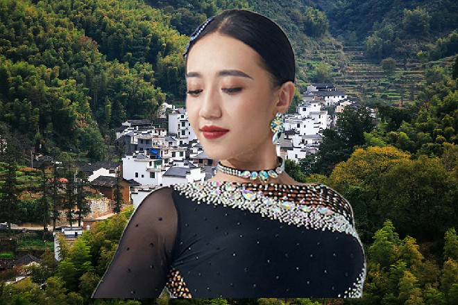 船夫本来吓得要命，但看到罗芙的美色，有点色胆包天起来