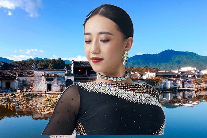 结果对讲机里并没有任何的回答，玫瑰男似乎察觉到了什么