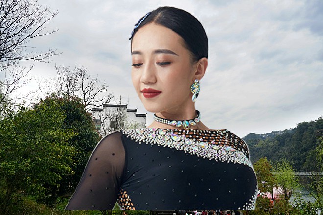 来吧，让我也当一回英雄，向着我的心脏，捅进来吧