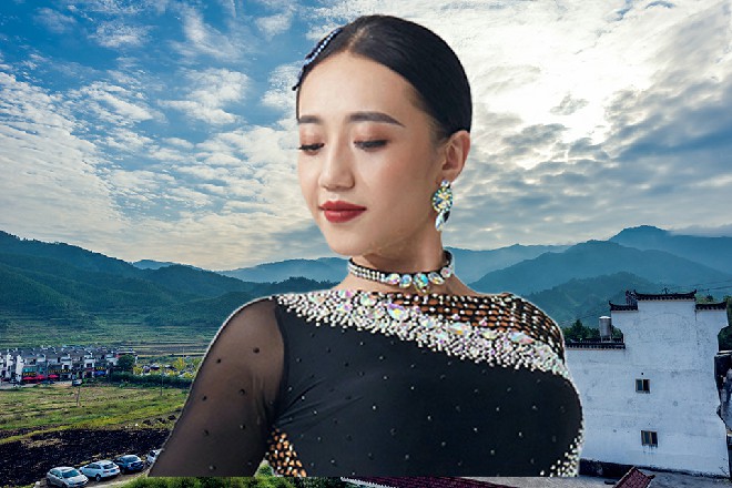 左京华说着，在几个轿夫抬着下，向着兰胜男的房间过去