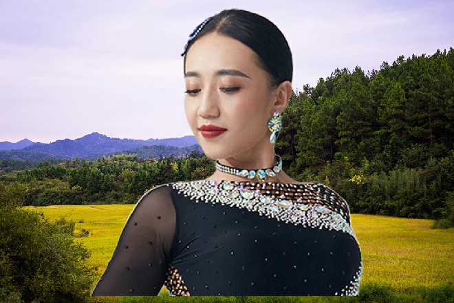 苏曼s也不想为难一个普通人，他直接转身走进了俱乐部里面