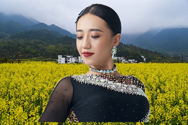 谋士在他耳边说道：这个人可是干掉了应龙的强者，