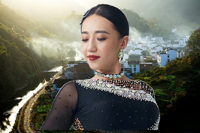 阳九天大惊失色，他没想到对方竟然能把自己的攻击给拍开