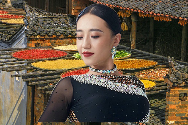 诺曦S一挥手，众人都跟着他一起进入了这堡垒的大门