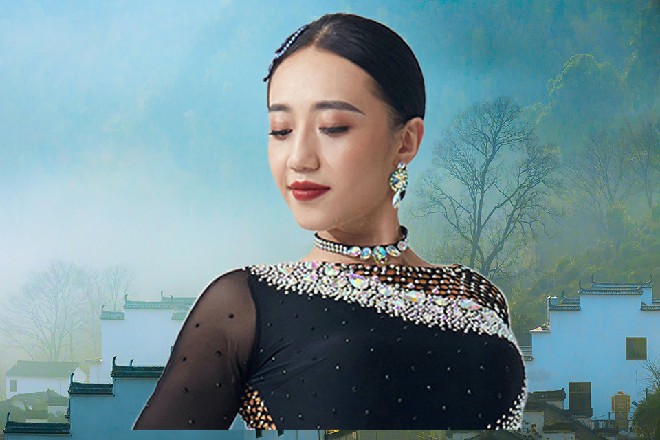 而朱雀突然也跟着大叫一声，喊道：老师，有，有蟑螂