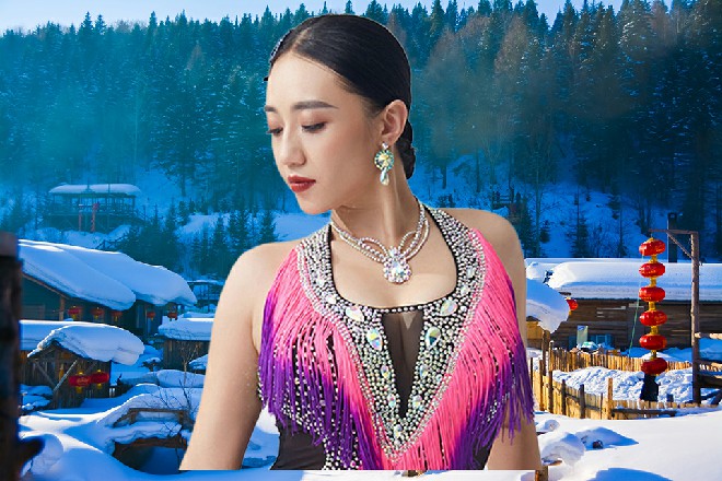 海瑟往前走了两步，这增殖铠甲确认能在太空中自由行动吧