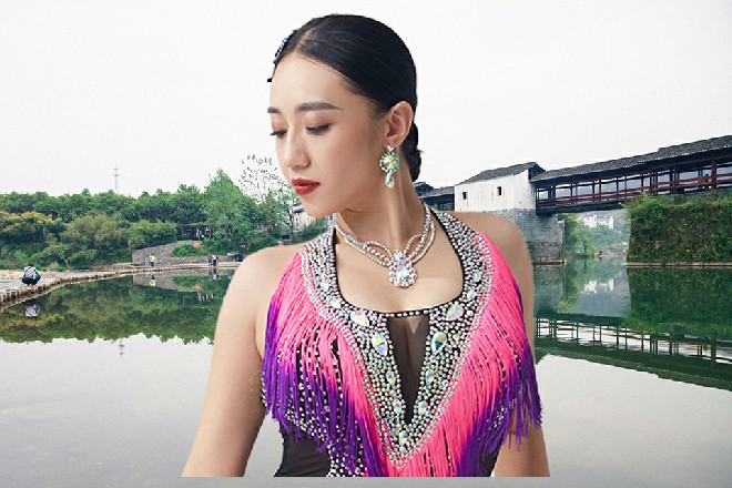 一直到僧人们再次休息，那人影又慢慢出现在他身前