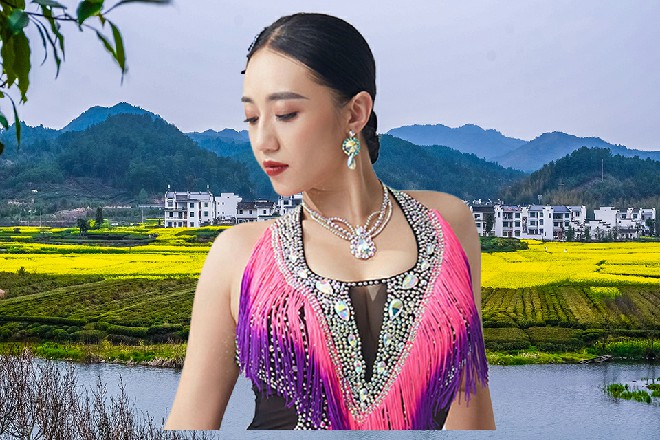 你这个臭三八，为什么你在这里为什么你要抢我的男人