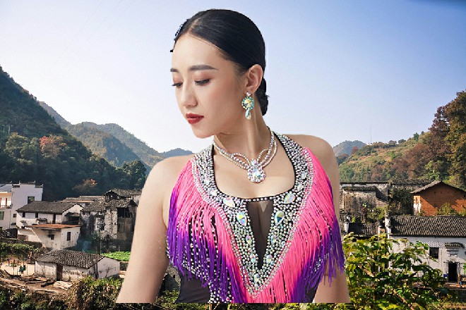 方青山感觉站在一百层屋子里的不是一个人，而是一头巨熊