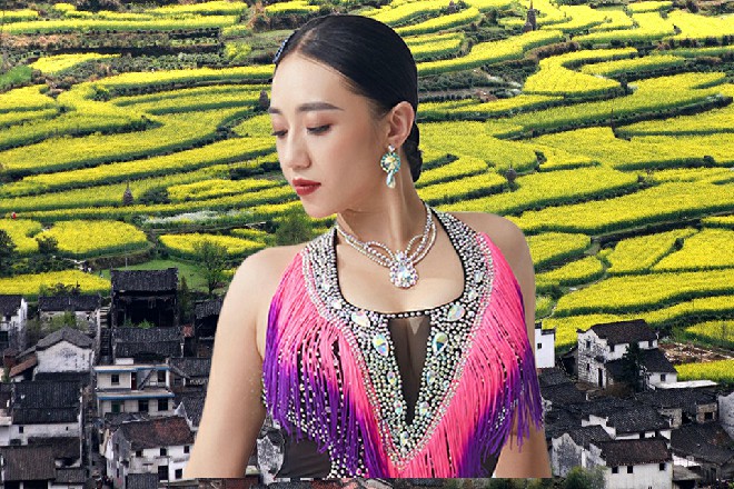 而现在没有休息的空档，二人同时鲤鱼打挺，一跃而起