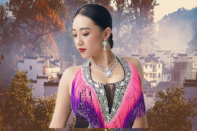 兰胜男点点头，一挥手，峨眉的女弟子立刻扳动机关