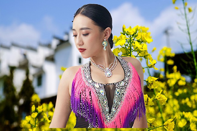 红色妖姬感觉苗甜现在就像是个小管家婆一样，管的越来越宽了