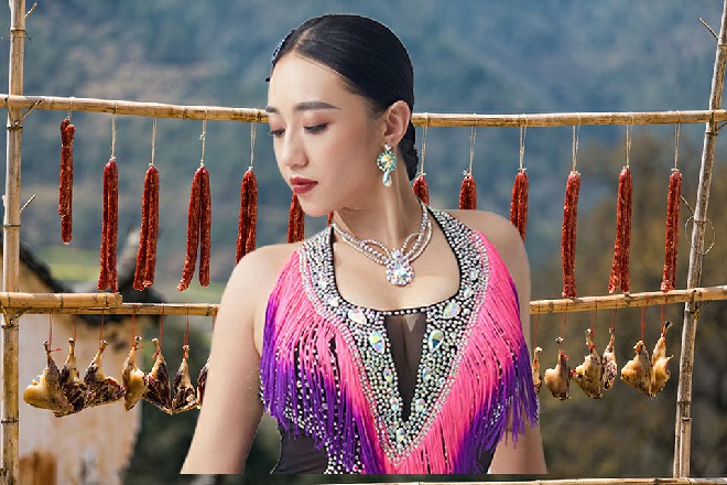 算命的往这凑什么，我们府里没什么让你算的，赶快走