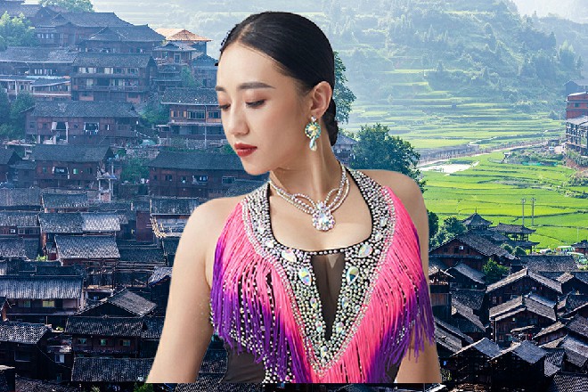 容小薰说着，直接踮起脚来，在伊轩的嘴唇上吻了一下