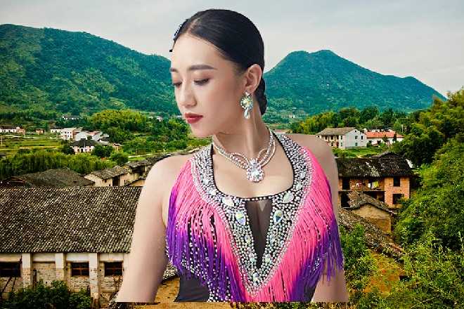 此时，他双手负在身后，高声对门下的师兄弟们说道