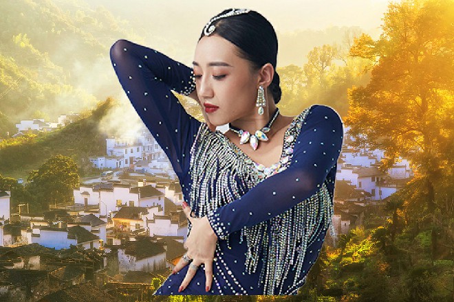 小舟顿时燃烧起来，上面冒着绿色的火焰，随后消失干净