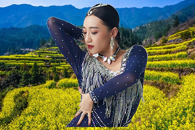 苏曼s心说这老家伙也没有金丹，怎么转化仙气转化的这么快