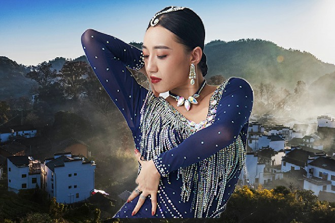 容小薰要疯了，慌忙站了起来，你看你看，他裤子没有脱