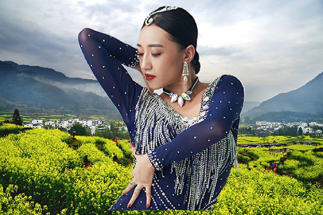 大A惨叫起来，滚倒在地上，听声音，明显是骨折了