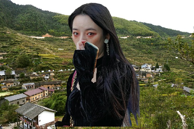 这老头依然摆弄着自己的收音机，听着单田芳讲的七侠五义