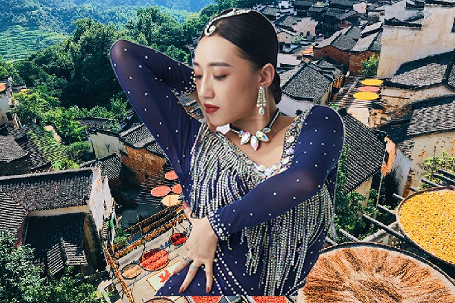 但苏曼s依然稳稳站在那里，只是身上出现了烧焦一样的黑烟